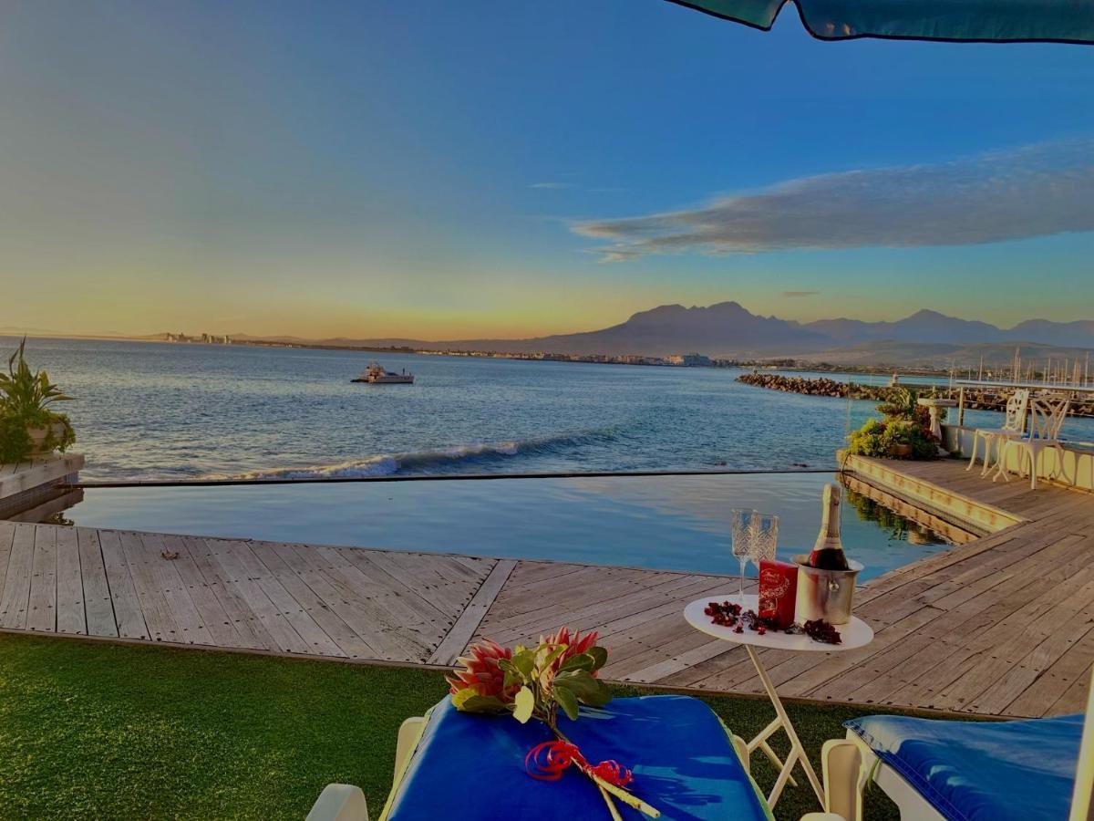 185 On Beach Boutique Suites 戈登湾 外观 照片